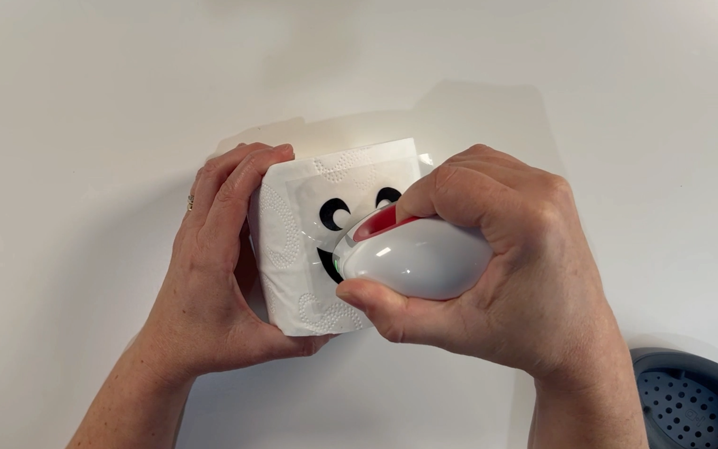Pressing the vinyl onto the toilet roll using a heat press mini